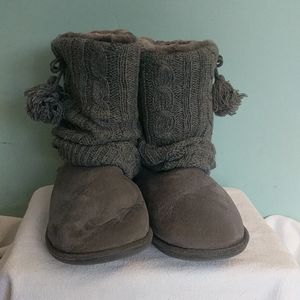 Grey Fur Lined Sweater Boots